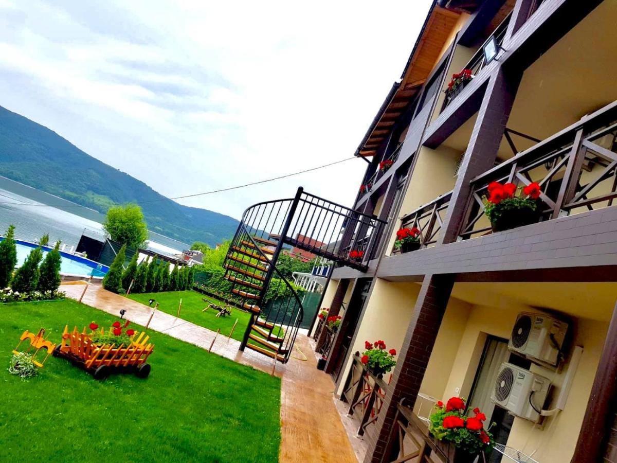 Mustaciosul Dunarii Hotel Eselnita Exterior photo